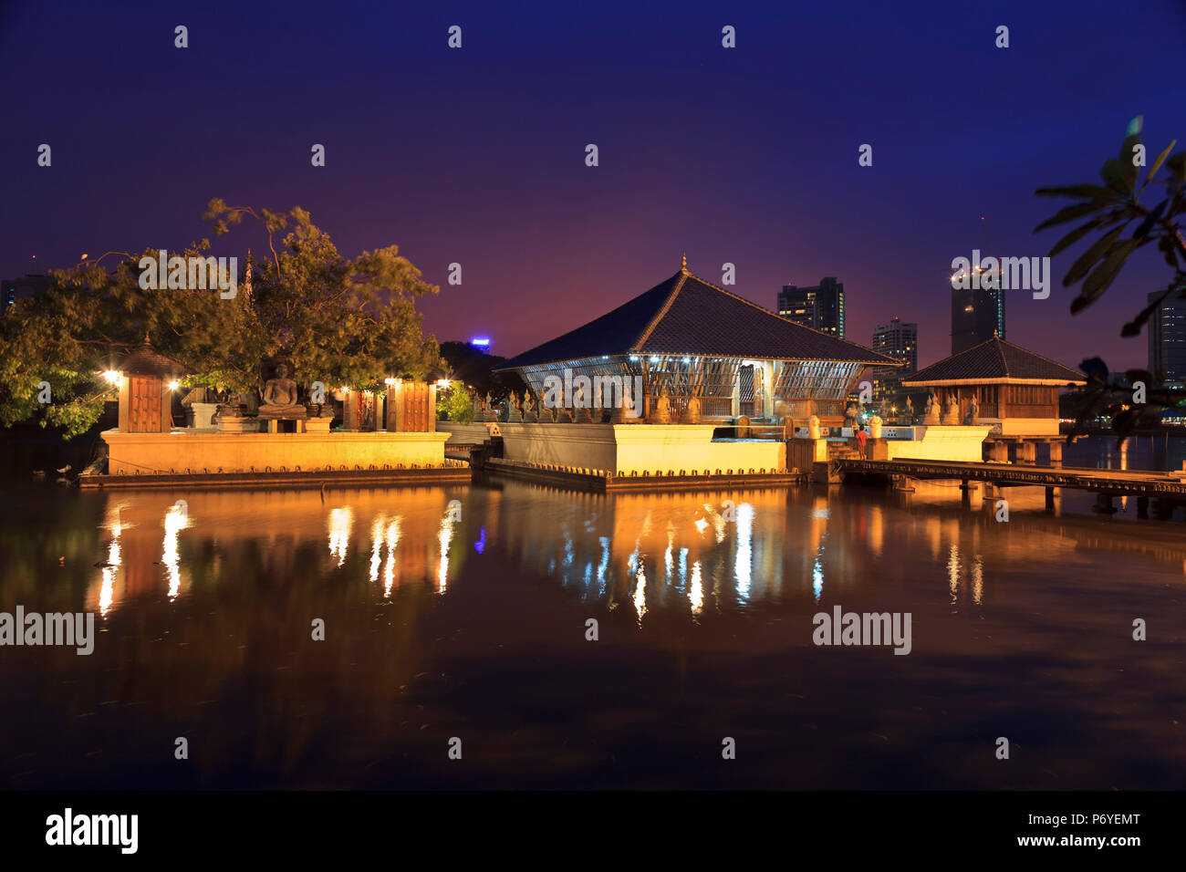 Sri Lanka, Colombo, Beira Lake, Seema Malaka buddhistischen Tempel Stockfoto