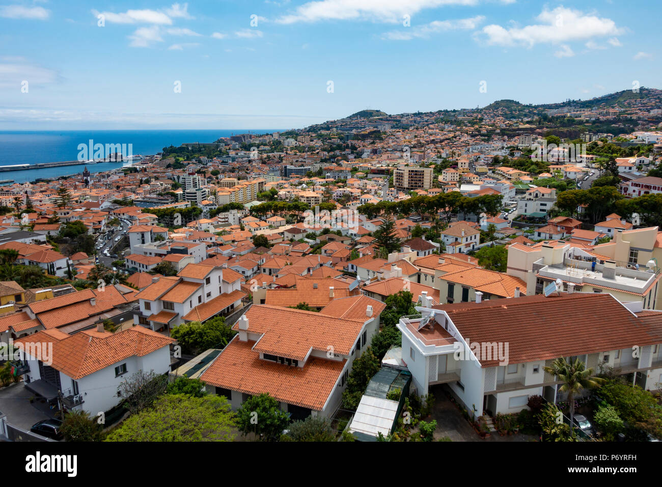 Blick von der Seilbahn Teleferico in Funchal auf Madeira Stockfoto