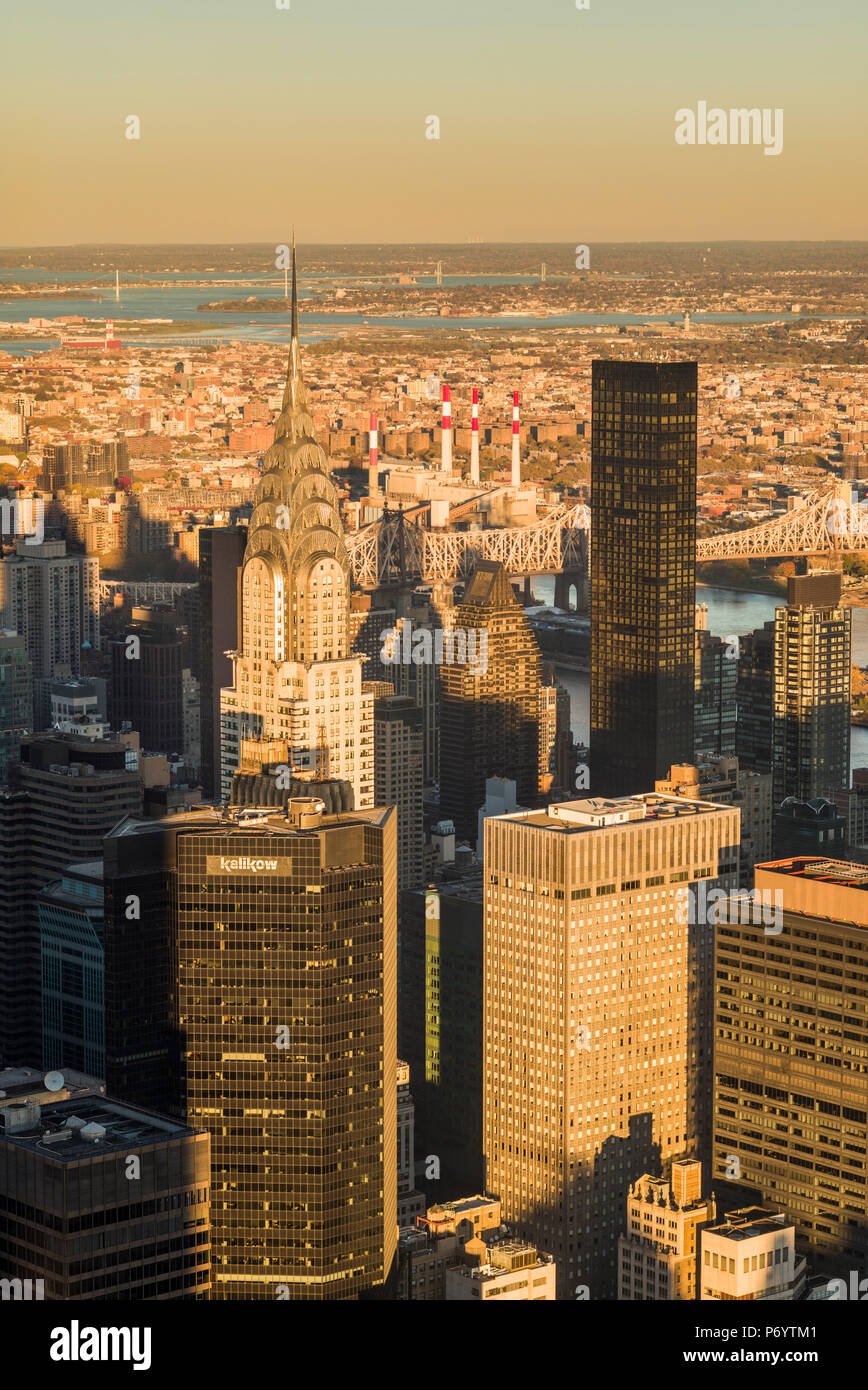 USA, New York, New York City, Midtown Manhattan, erhöhten Blick auf das Chrysler Building, Dämmerung Stockfoto