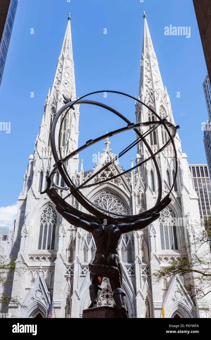 Statue von Atlas, St. Patrick's Cathedral, Manhattan, New York City, USA Stockfoto