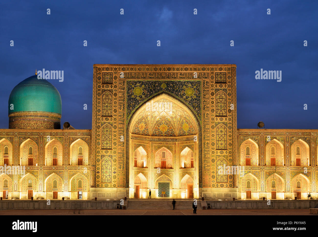 Der Registan Platz und Tilya-Kori Madrasah. Ein UNESCO-Weltkulturerbe, Samarkand. Usbekistan Stockfoto