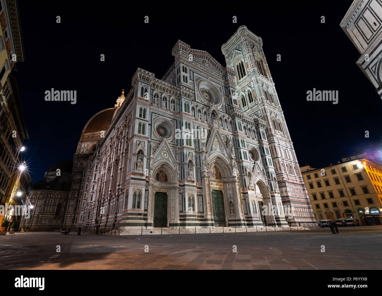 Der Dom von Florenz und Glockenturm bei Nacht Stockfoto