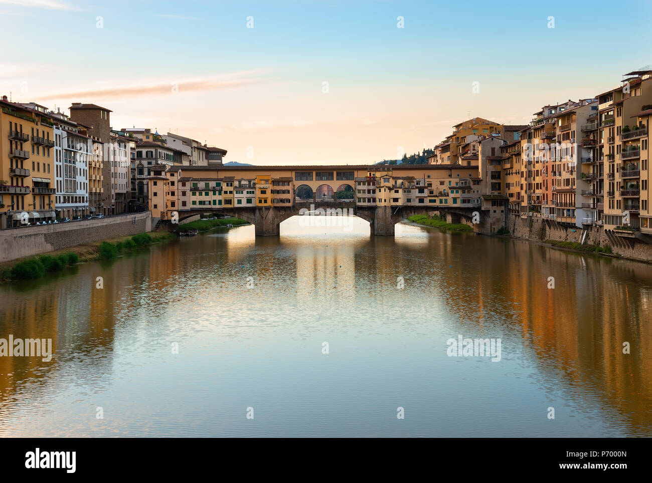 Historische und berühmte Ponte Vecchio in Florenz, Italien Stockfoto