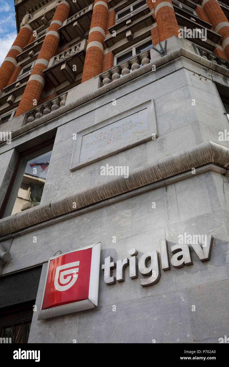Äußere des Triglav Versicherung (ehemals die gegenseitige Versicherung Gebäude, 1928-1930), in der slowenischen Hauptstadt Ljubljana, am 27. Juni 2018 in Ljubljana, Slowenien. Triglav hat seinen Namen von der höchsten und bekanntesten nationalen slowenischen Symbol, der 2.864 m hohe Berg mit dem gleichen Namen, in den Julischen Alpen. Stockfoto