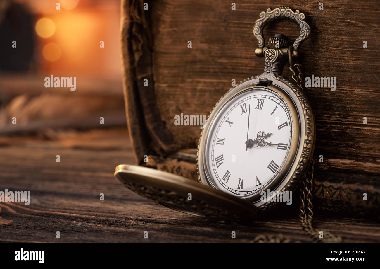 Alte Taschenuhr Stockfotos und -bilder Kaufen - Alamy