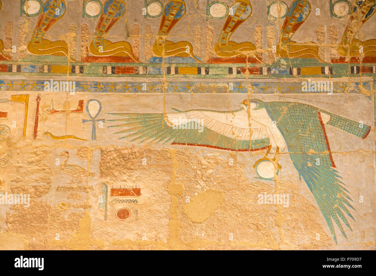 Ägypten, Luxor, West Bank, Deir Al Bahri, Reliefs in der Unteren Kapelle des Anubis im Tempel der Hatschepsut auch bekannt als Djeser-Djeseru, Allerheiligste Stockfoto