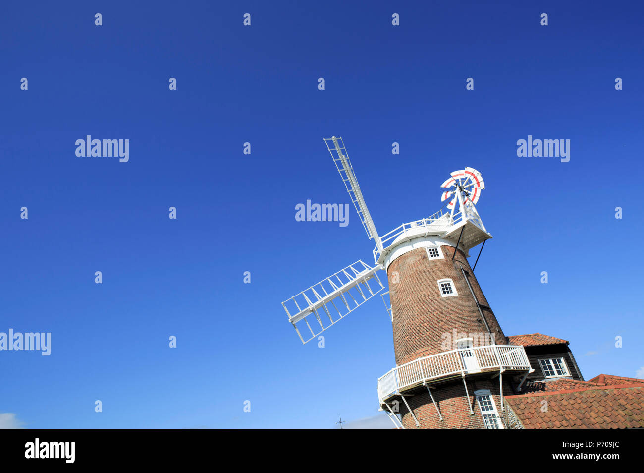 England, Norfolk, Cley next das Meer. Die Mühle am Cley unter freien Himmel. Stockfoto