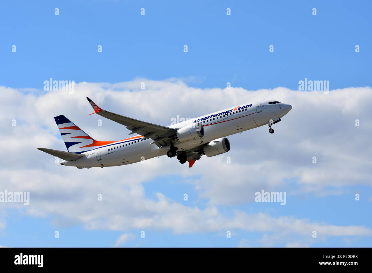 Boeing B737 Abfahrt von Pardubice, Flugzeug, Smartwings Stockfoto