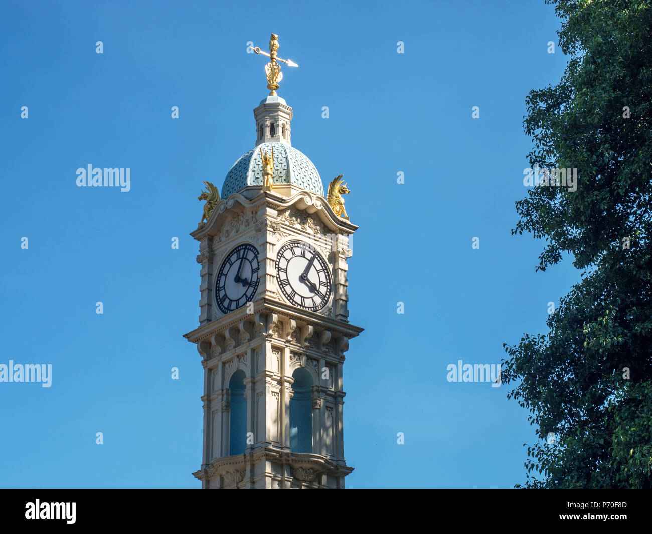 Die restaurierte Uhr in Oakwood Oakwood in der Nähe von roundhay Park Leeds West Yorkshire England Stockfoto