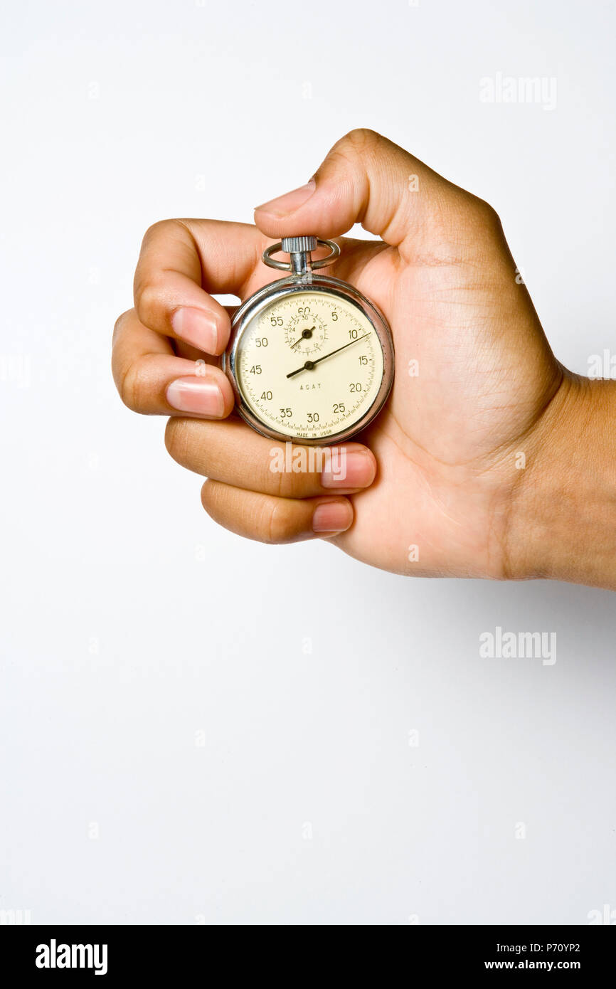 Hand mit einem Analoge Stoppuhr. Gepflegte Nägel, Studio Produktion Stockfoto