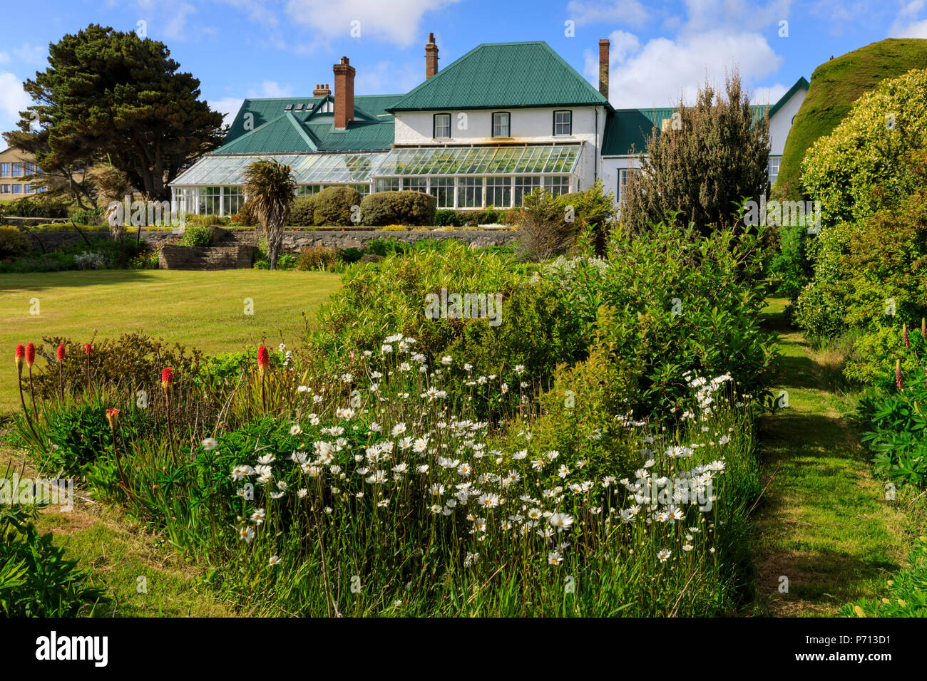 Das Government House, 1845, Wintergarten, grünen Dach, wunderschöne Anlage, blauer Himmel, Stanley, Port Stanley, Falkland Inseln, Südamerika Stockfoto