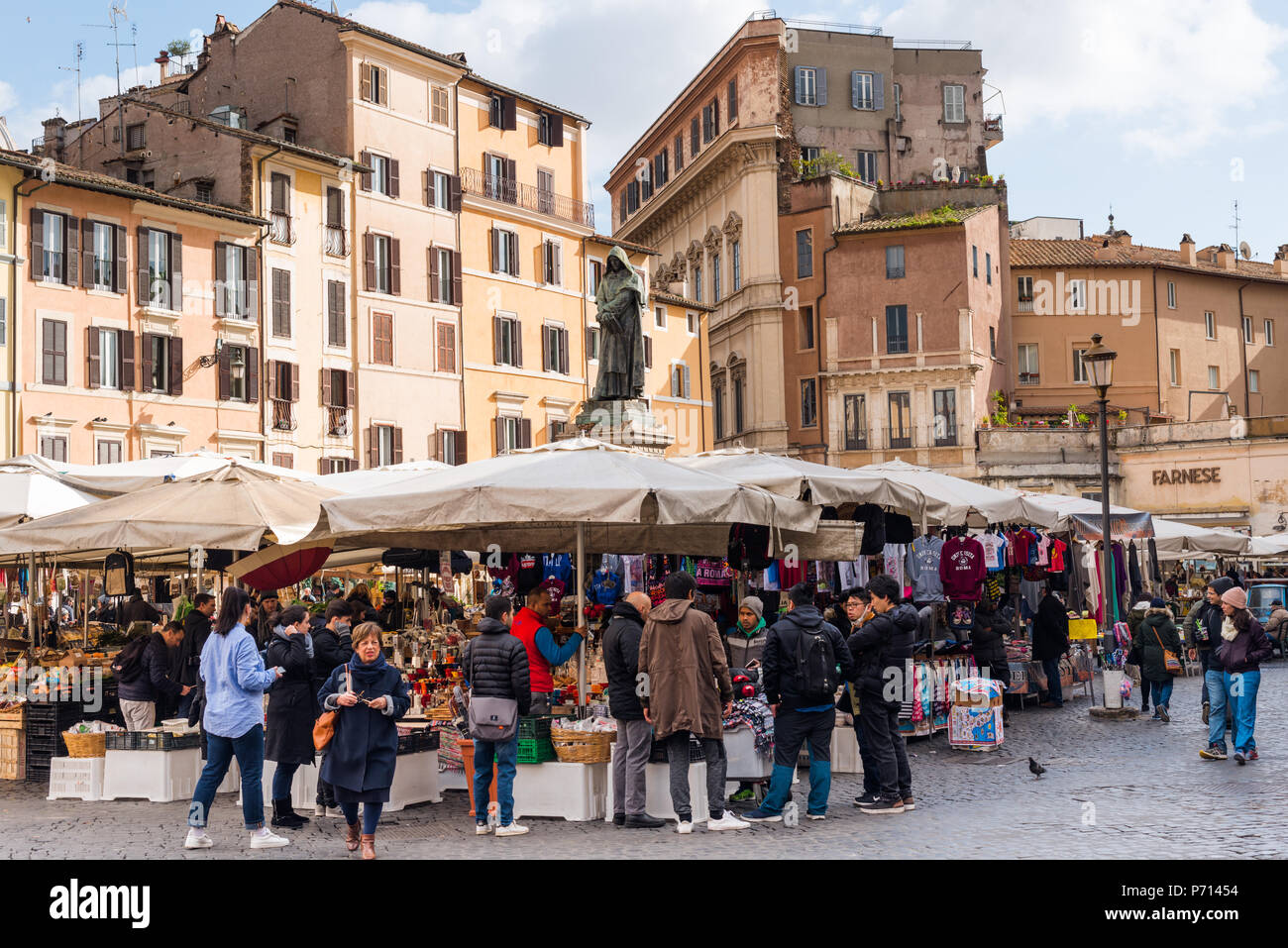 Campo de fiori market rome -Fotos und -Bildmaterial in hoher Auflösung ...