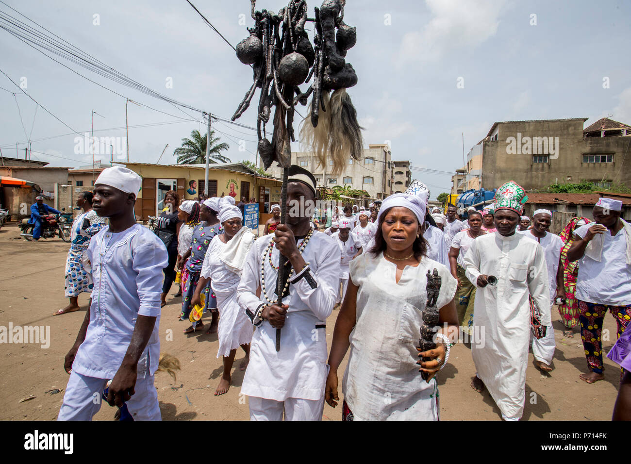 Voodoo kult Prozession in Cotonou, Benin, Westafrika, Afrika Stockfoto