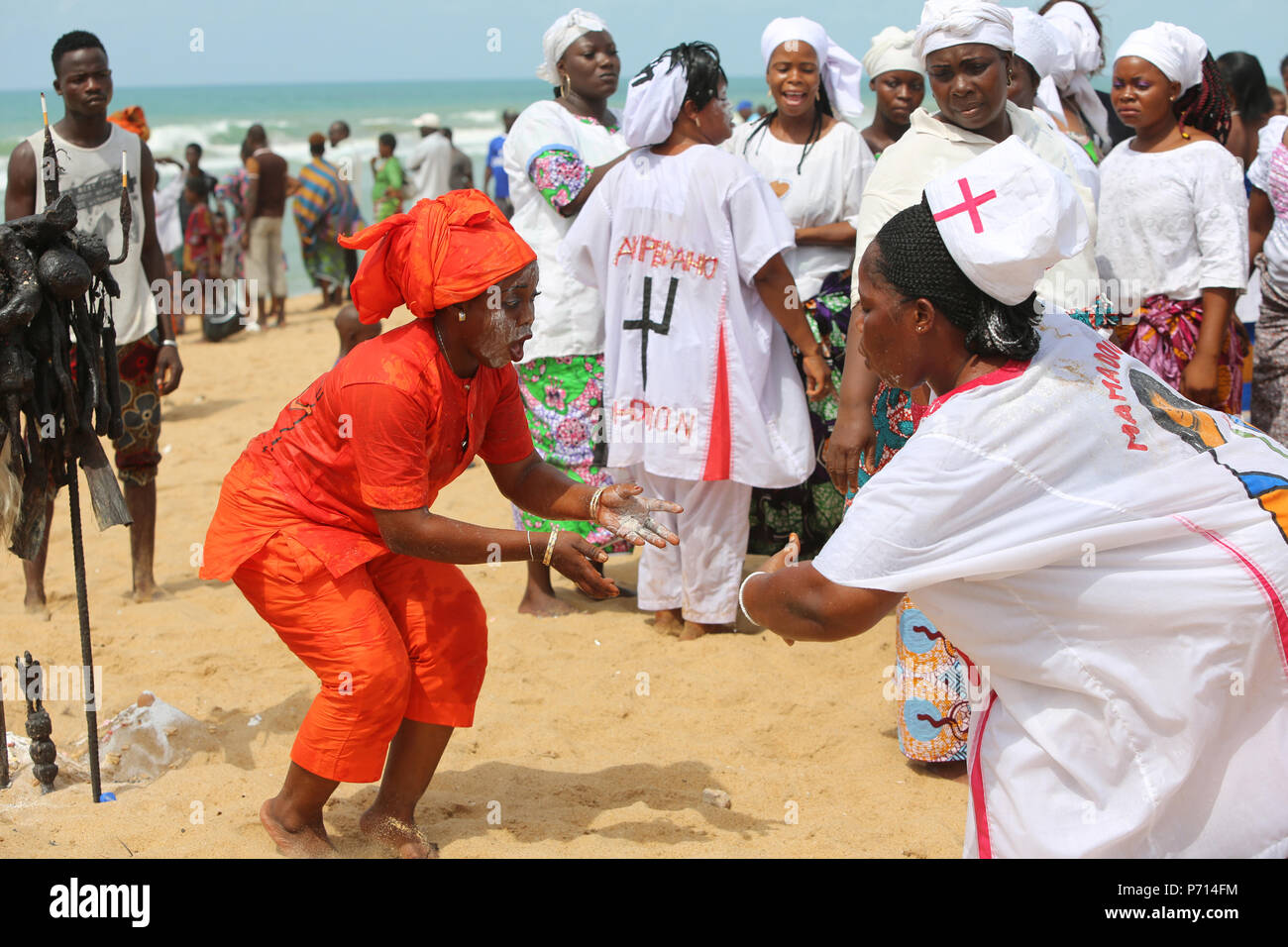 Voodoo Kult auf einem Strand in Cotonou, Benin, Westafrika, Afrika Stockfoto