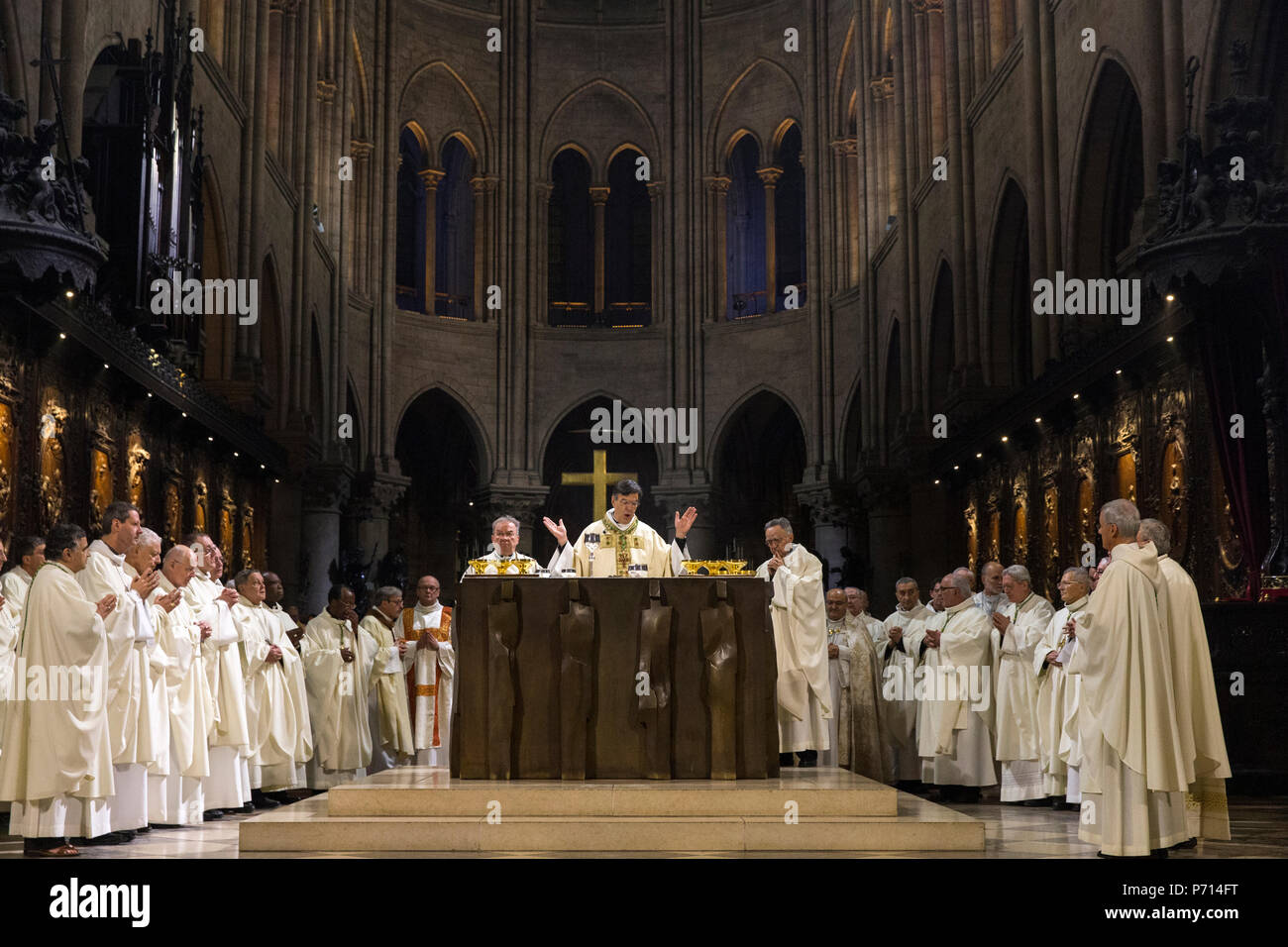 Michel Aupetit's erste Masse wie Paris Erzbischof in der Kathedrale von Notre Dame de Paris, Paris, Frankreich, Europa Stockfoto
