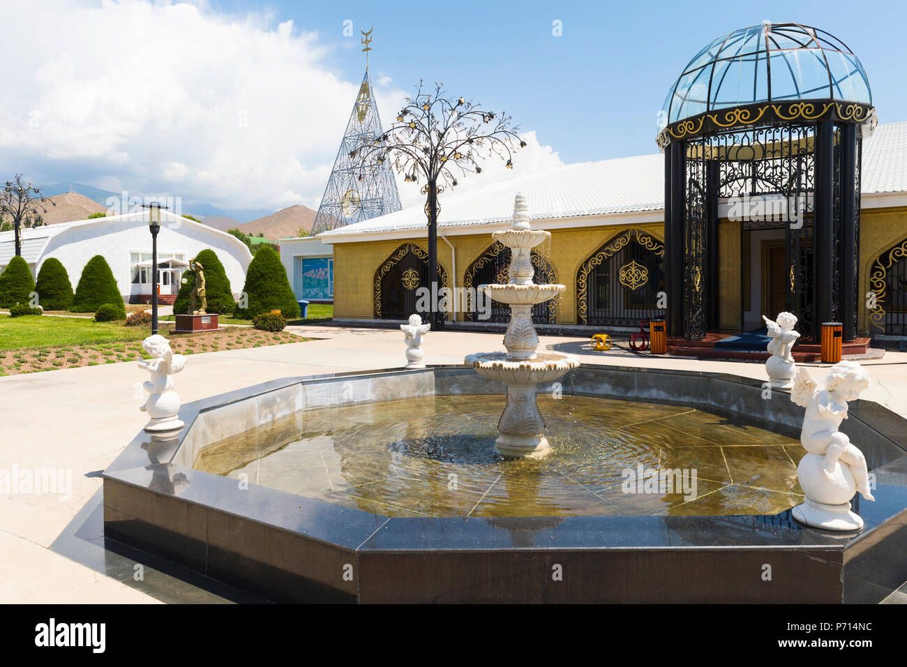 Ruh Ordo kulturellen Komplex nach berühmten kirgisische Schriftsteller Chinghiz Aitmatov, Issyk Kul See, Cholpon-Ata, Kirgisistan, Zentralasien, Asien benannt Stockfoto