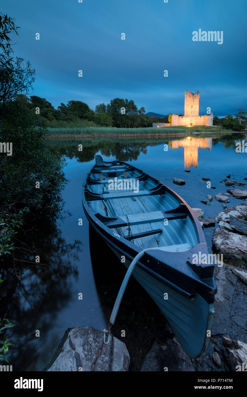 Panoramablick von Ross Castle, Nationalpark Killarney, County Kerry, Munster, Republik Irland, Europa Stockfoto