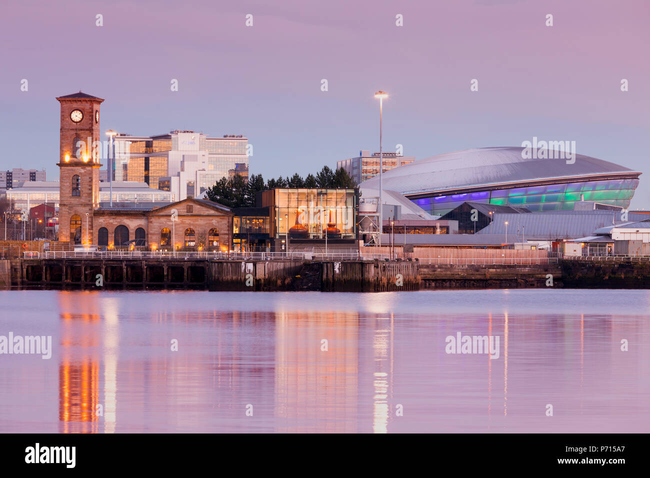 Queen's Dock, alte Pumpenhaus, Clydeside Distillery und Hydro, in der Dämmerung, Glasgow, Schottland, Großbritannien, Europa Stockfoto