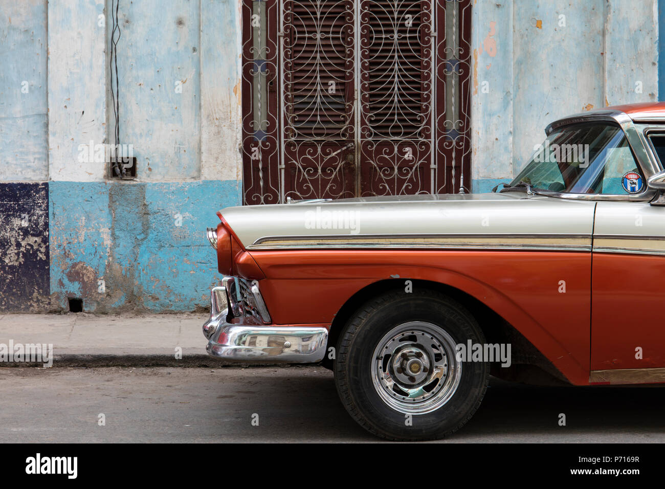 Vordere Partie der vintage American Auto auf einer Straße in Havanna, Kuba, Karibik, Karibik, Zentral- und Lateinamerika Stockfoto