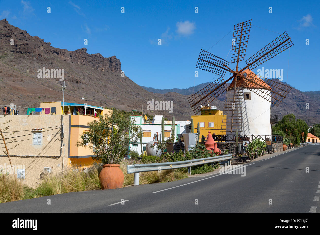 Traditionelle restaurierte Windmühle, Molino de Viento, in Barranco de Mogan, in der Nähe des Dorfes Mogan, Gran Canaria, Kanarische Inseln, Spanien, Atlantik Stockfoto