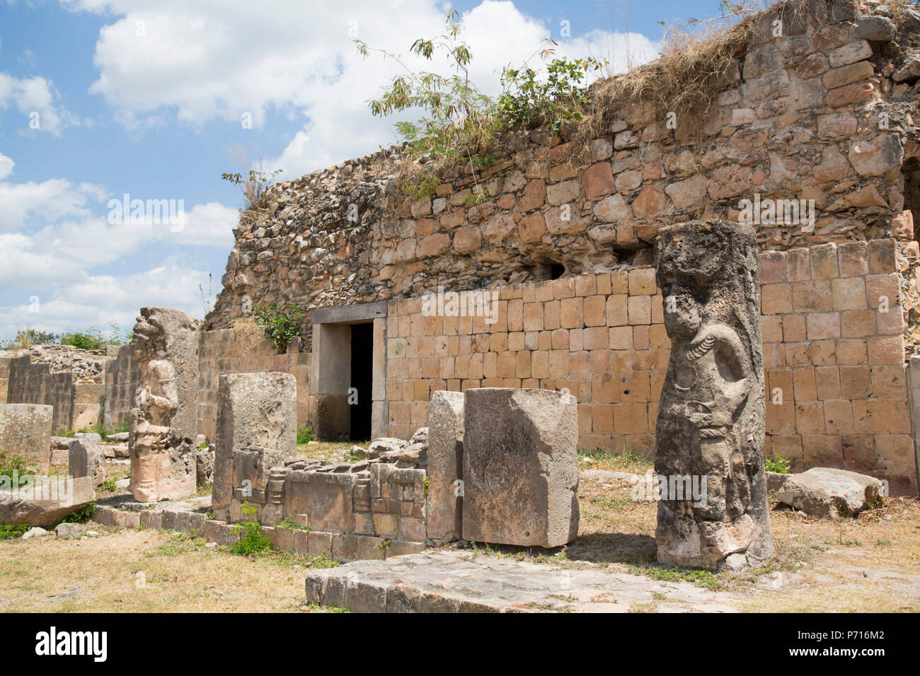 Maya Ruinen, der Palast mit Statuen, oxkintok Archäologische Zone, 300 bis 1050 AD, Yucatan, Mexiko, Nordamerika Stockfoto