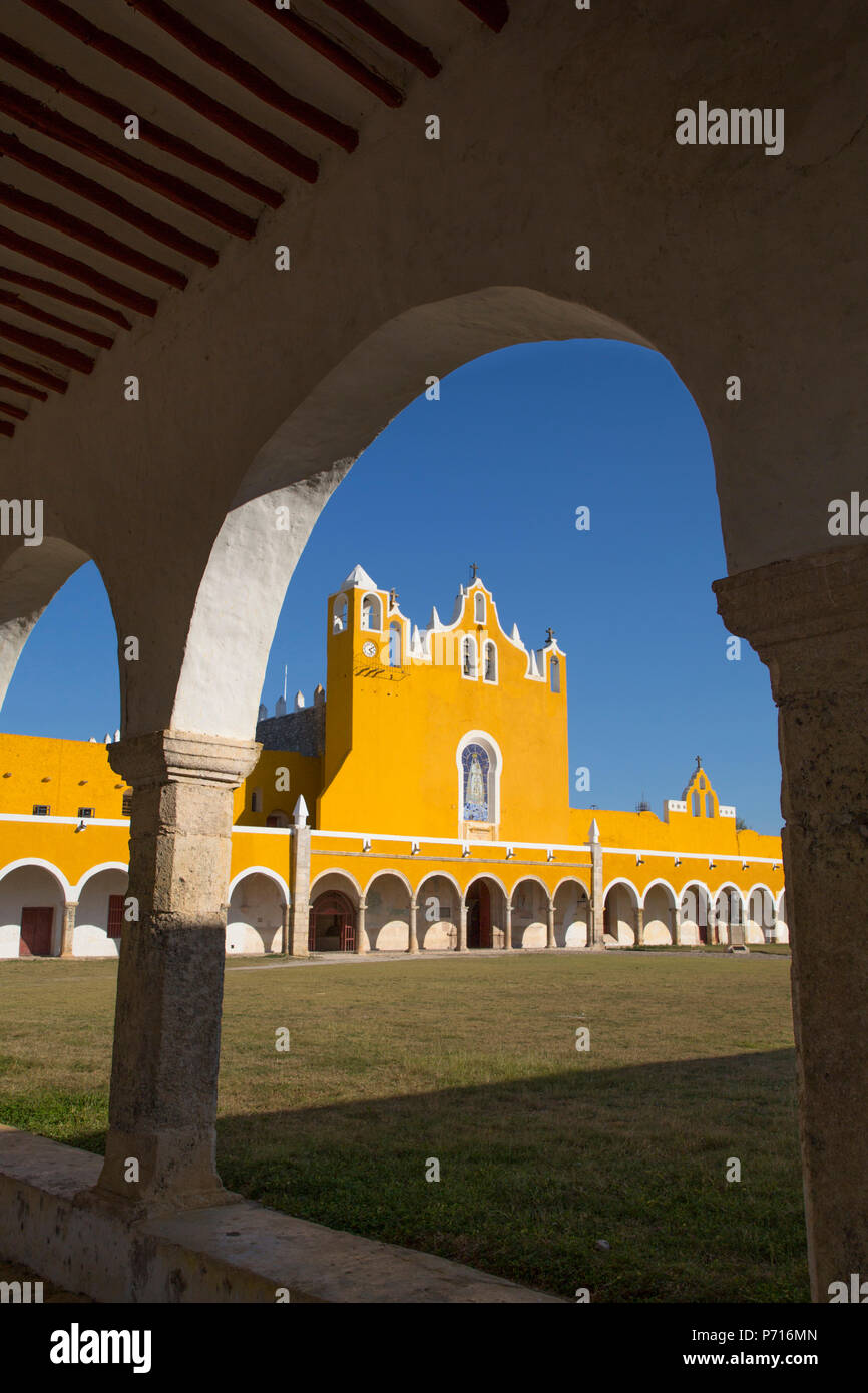 Kloster von San Antonio de Padua, Abgeschlossen 1561, Izamal, Yucatan, Mexiko, Nordamerika Stockfoto