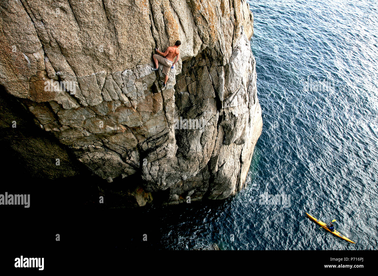 Kletterer in Aktion, Lundy Island, North Devon, England, Vereinigtes Königreich, Europa Stockfoto