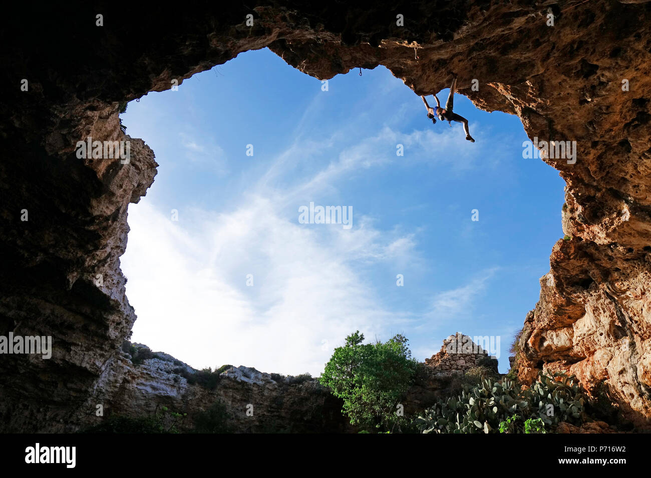 Kletterer in Aktion auf den Klippen von Malta, Mittelmeer, Europa Stockfoto