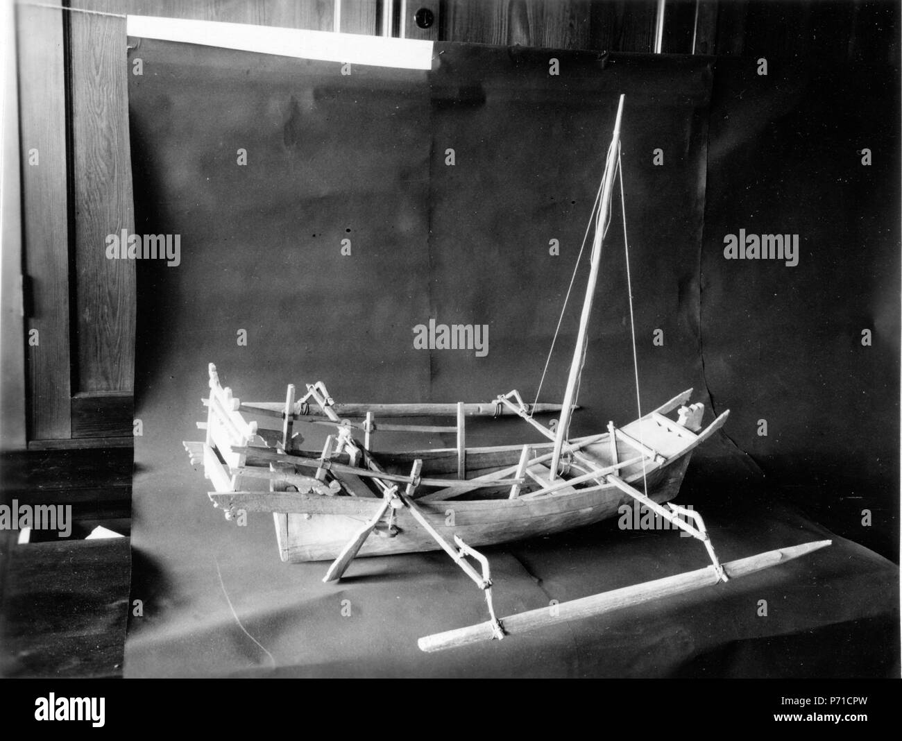 Svenska: Kanotmodell. Sulawesi; Poso, Sulawesi, Banggaai, Celebes, Loewoek; Indonesien; Indonesien. Walter Kauderns expedition bis Celebes (1917 - 1921). Englisch: Walter Kaudern's Expedition zu Celebes (1917 - 1921). Von 1917 bis 1921 35 Kanotmodell. Sulawesi. Indonesien - SMVK - 010894 Stockfoto