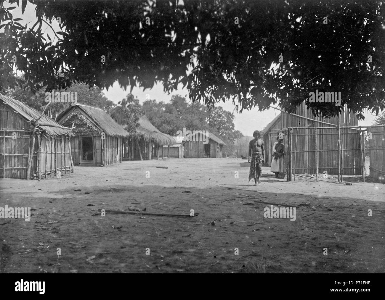 6 Byn Chevarano, s. om-Aukarafaubsika platån, n.v. Madagaskar. Sakalav - byn Chevarano. Parti av byn - SMVK - 001679 Stockfoto