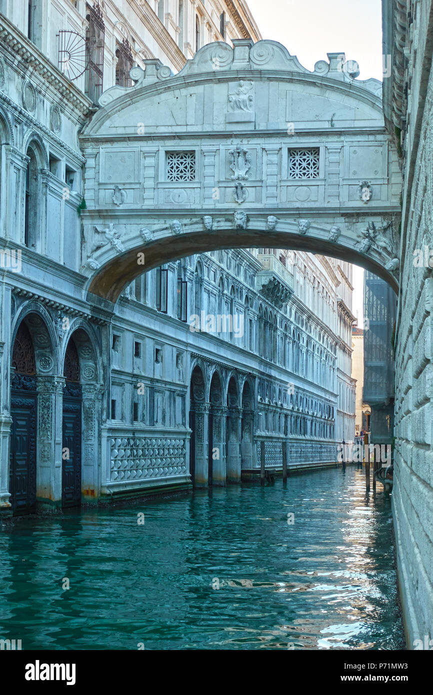 Die Seufzerbrücke - Ponte dei Sospiri in Venedig, Italien Stockfoto