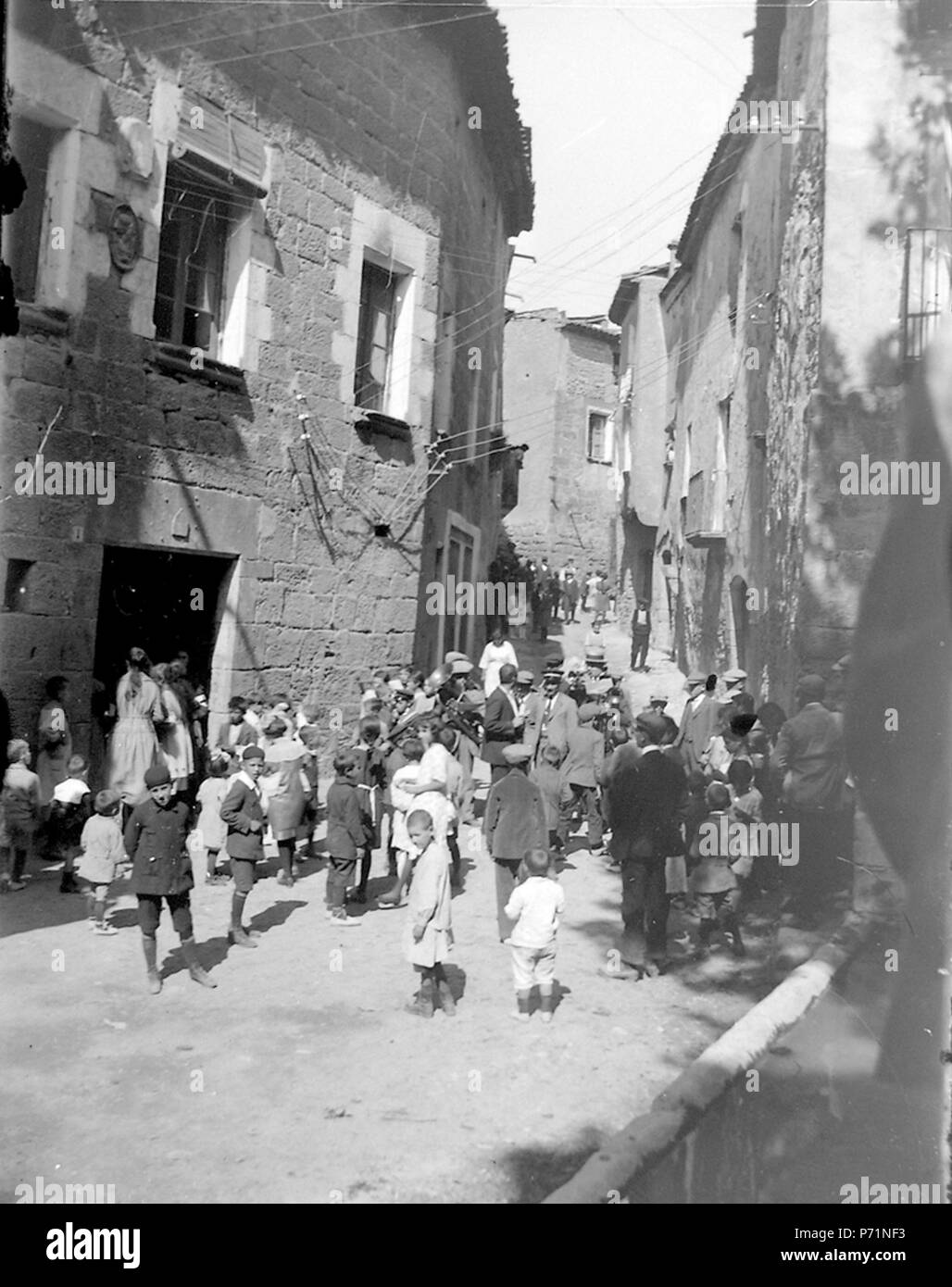 Deutsch: Còpia digitale del negatiu Original de vidre Llegat Dolors Moros, 2010 Museu d'Art Jaume Morera, Lleida. 2318. 30. November 1899 8 Baldomer Gili Roig. L'Albi, Carrer de l'Abeurador (Les Garrigues) Stockfoto