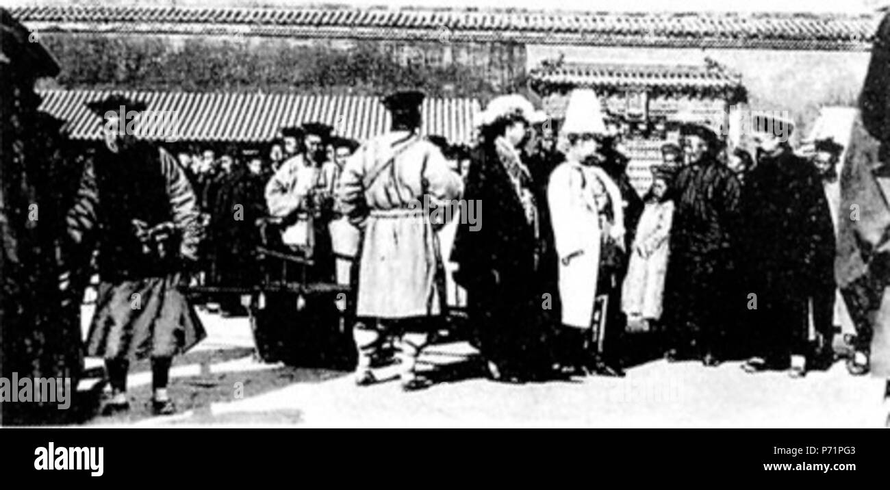 English: Foto von Ein Tagebuch in Bildern. Vor oder 1902 125 Bande zur Neujahrsaudienz 1902 in der Verbotenen Stadt 3. Stockfoto
