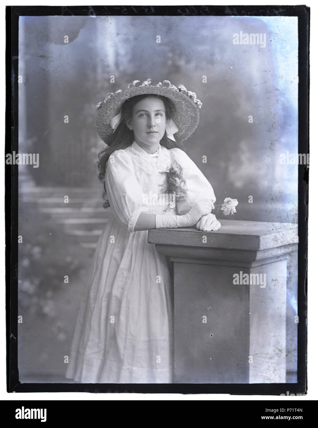 Englisch: DKW 31546 ein Granat L. Diese Medien Upload Datum: 12 Mai 2015, 15:56:17 Originale vor 1944 34 Miss Lily Granat, 21. September 1911 (17374514230) Stockfoto