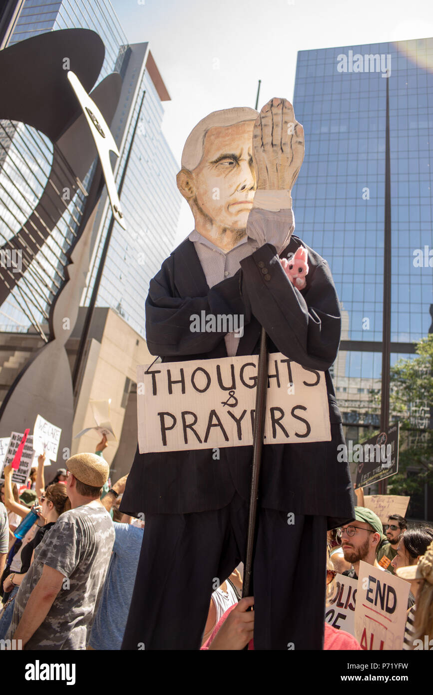 Zeichen und Masse an Familien gehören zusammen - Chicago März, Juni 30, 2018, Richard J Daley Center, Chicago, IL Stockfoto