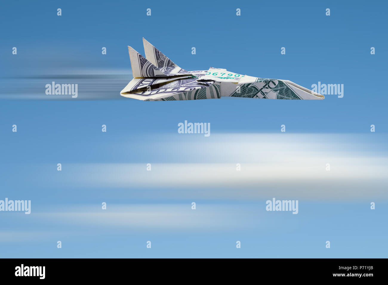 Dollar Jet Flugzeug fliegen schnell in den Himmel. Stockfoto