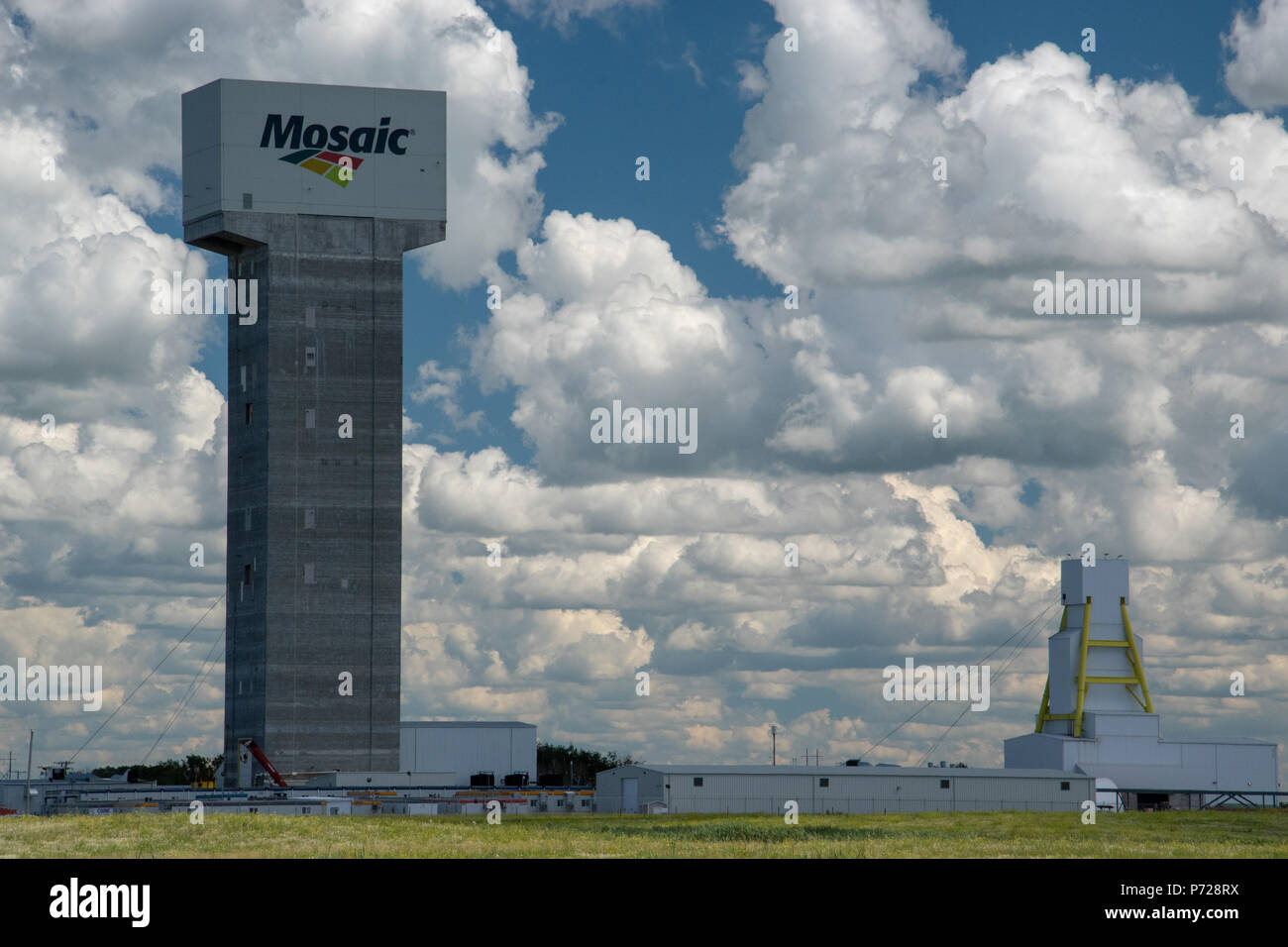 Der Norden K3 Fördergerüst Towers ist der höchste Struktur in Saskatchewan bei 384 Meter. Mosaik Minen, Esterhazy Esterhazy, Saskatchewan, Kanada Stockfoto