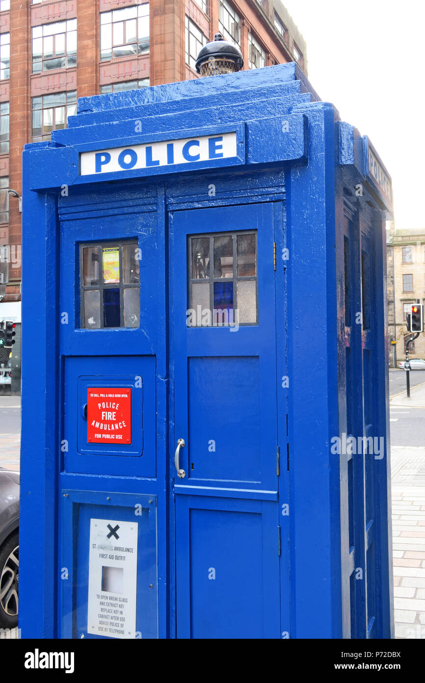 Blaue Polizei, Dr Who TARDIS, Merchant City, Glasgow, Stadtzentrum, Schottland, UK Stockfoto