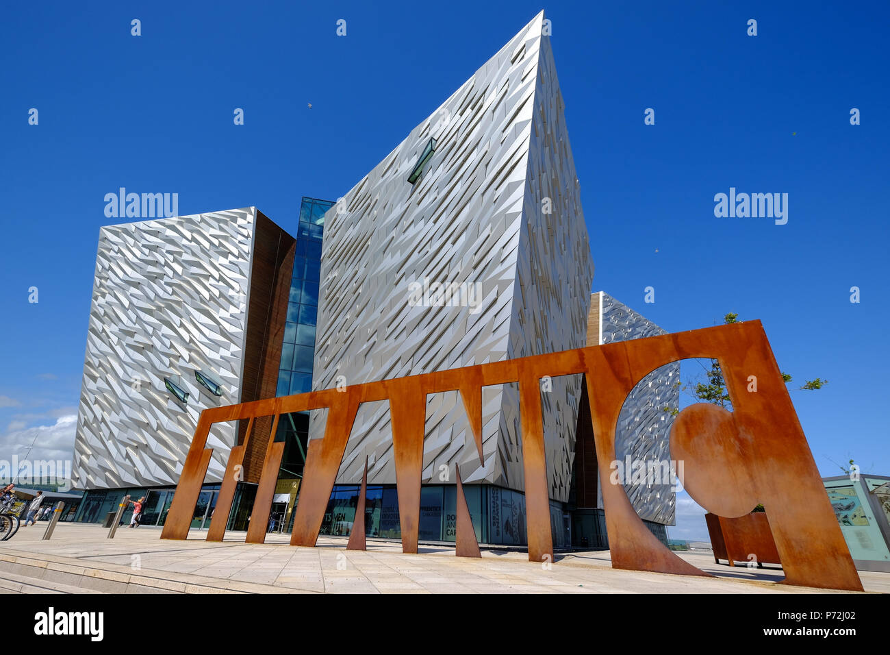 Titanic Belfast Museum auf dem Gelände der ehemaligen Werft Harland und Wolff, Belfast, Nordirland, Großbritannien, Europa Stockfoto