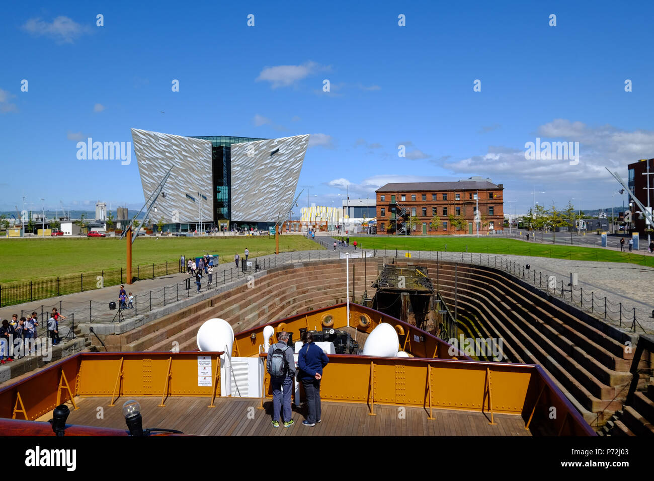 SS Nomadischen, von Belfast Titanic Quarter mit der Titanic Belfast Museum im Hintergrund, Belfast, Nordirland, Großbritannien, Europa Stockfoto