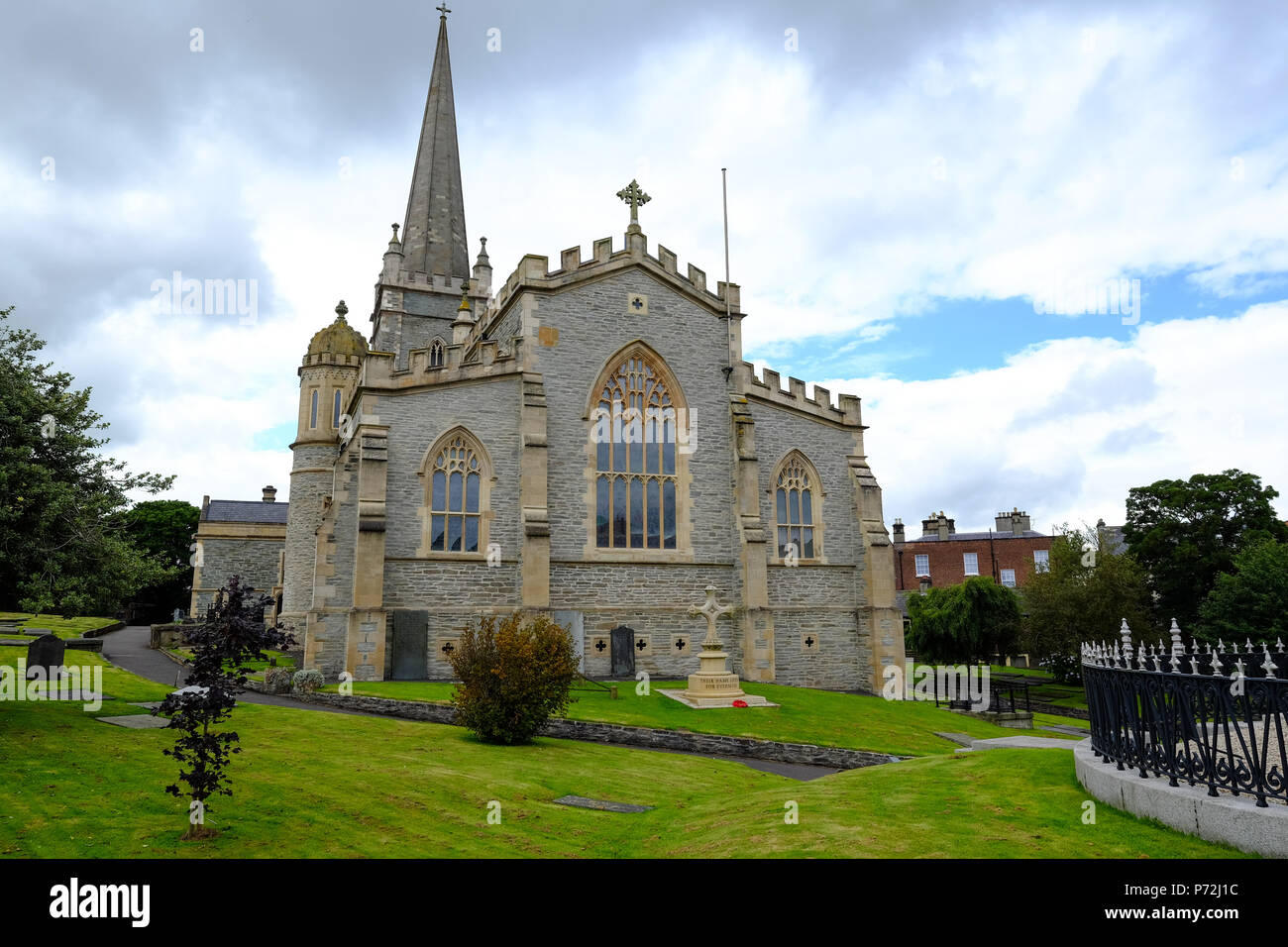 St. Columb's Kathedrale, das in der ummauerten Stadt Derry, Ulster, Nordirland, Großbritannien, Europa Stockfoto