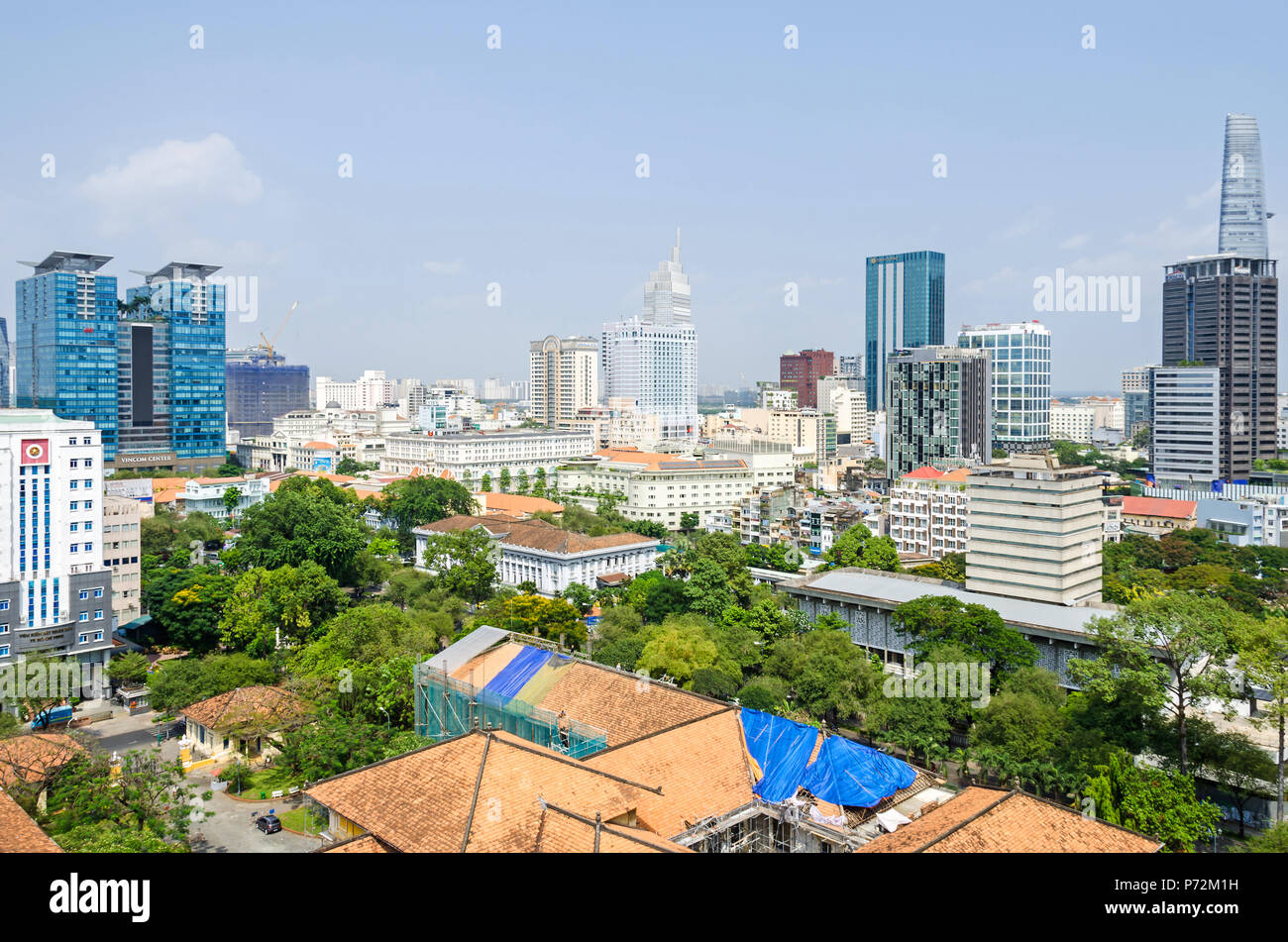Ho Chi Minh City, Vietnam - Am 4. April, 2018: Ho Chi Minh City Metropole mit Vincom Center Shopping Mall auf der linken Seite, Caravelle Hotel, Sheraton Hotel i Stockfoto