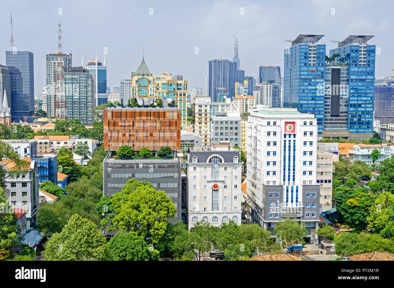 Ho Chi Minh City, Vietnam - Am 4. April, 2018: Ho Chi Minh City Metropole mit öffentlichen und Verwaltungsgebäuden, Saigon Trade Center auf der linken Seite und V Stockfoto