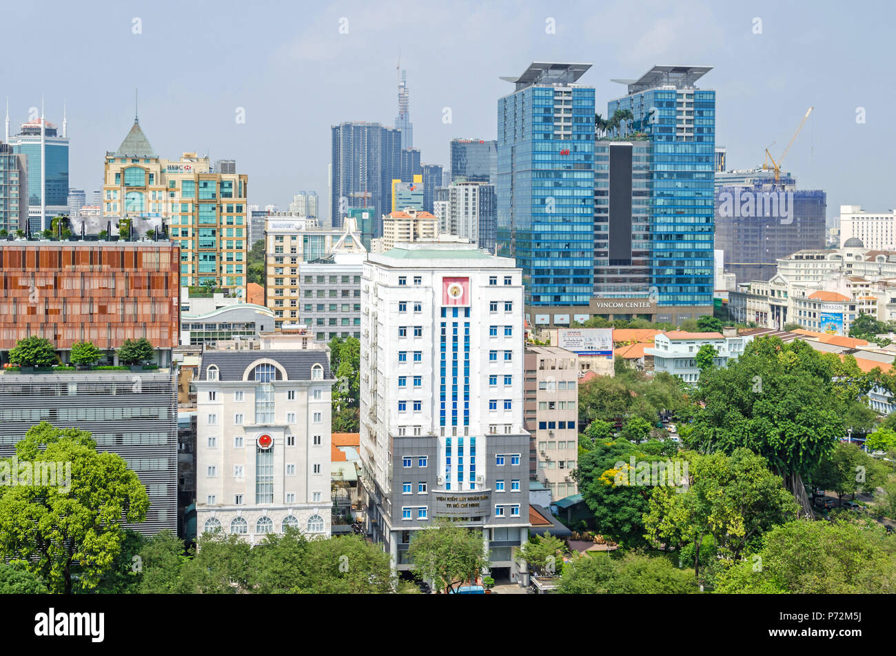 Ho Chi Minh City, Vietnam - Am 4. April, 2018: Ho Chi Minh City Metropole mit öffentlichen und Verwaltungsgebäuden, Saigon Trade Center und Vincom Center Stockfoto