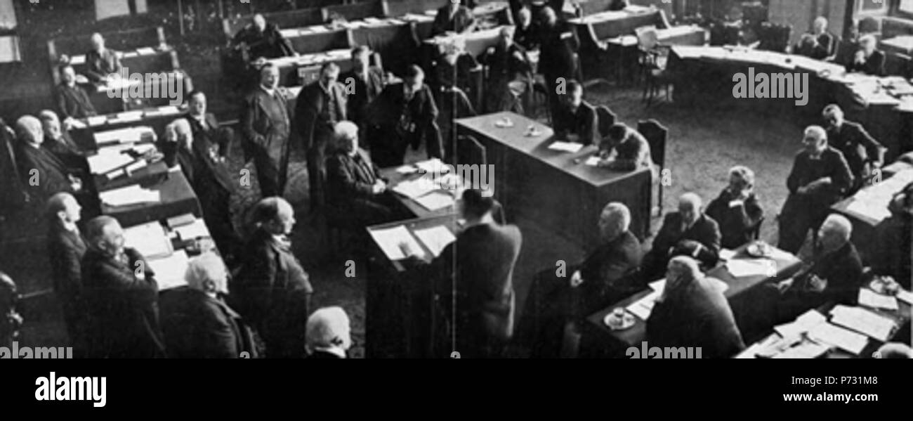 Nederlands: NSB'er in De Eerste Kamer. maidenspeech van NSB-Senator Marchant et d'Ansembourg in De Eerste Kamer im Jahre 1936. 1936 37 NSB-er in De Eerste Kamer Stockfoto