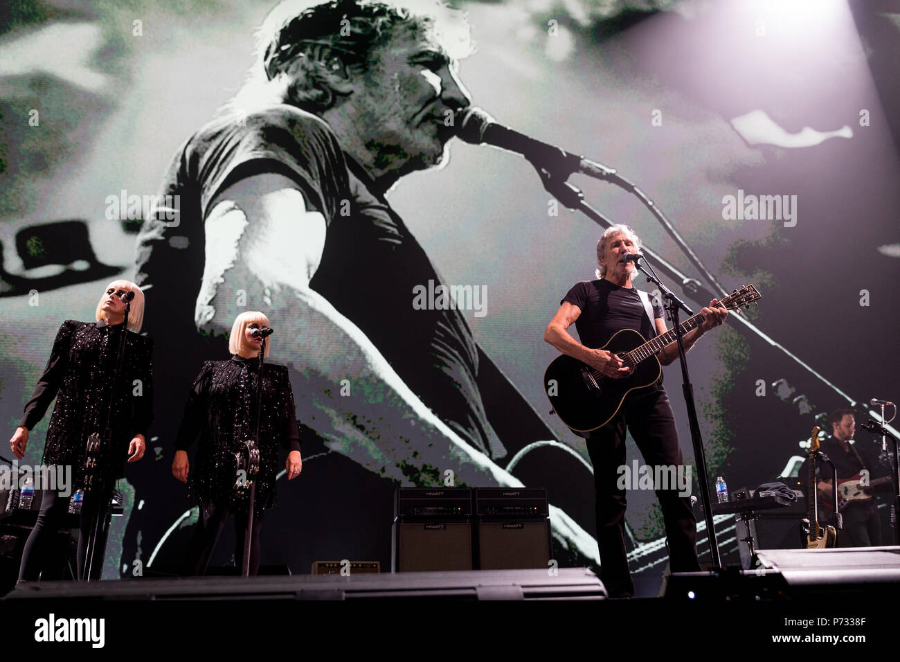 Roger Waters (Pink Floyd) führt live auf der Bühne während seiner Uns + diese Tour in der Manchester Arena in Manchester, UK, 3. Juni 2018. Stockfoto