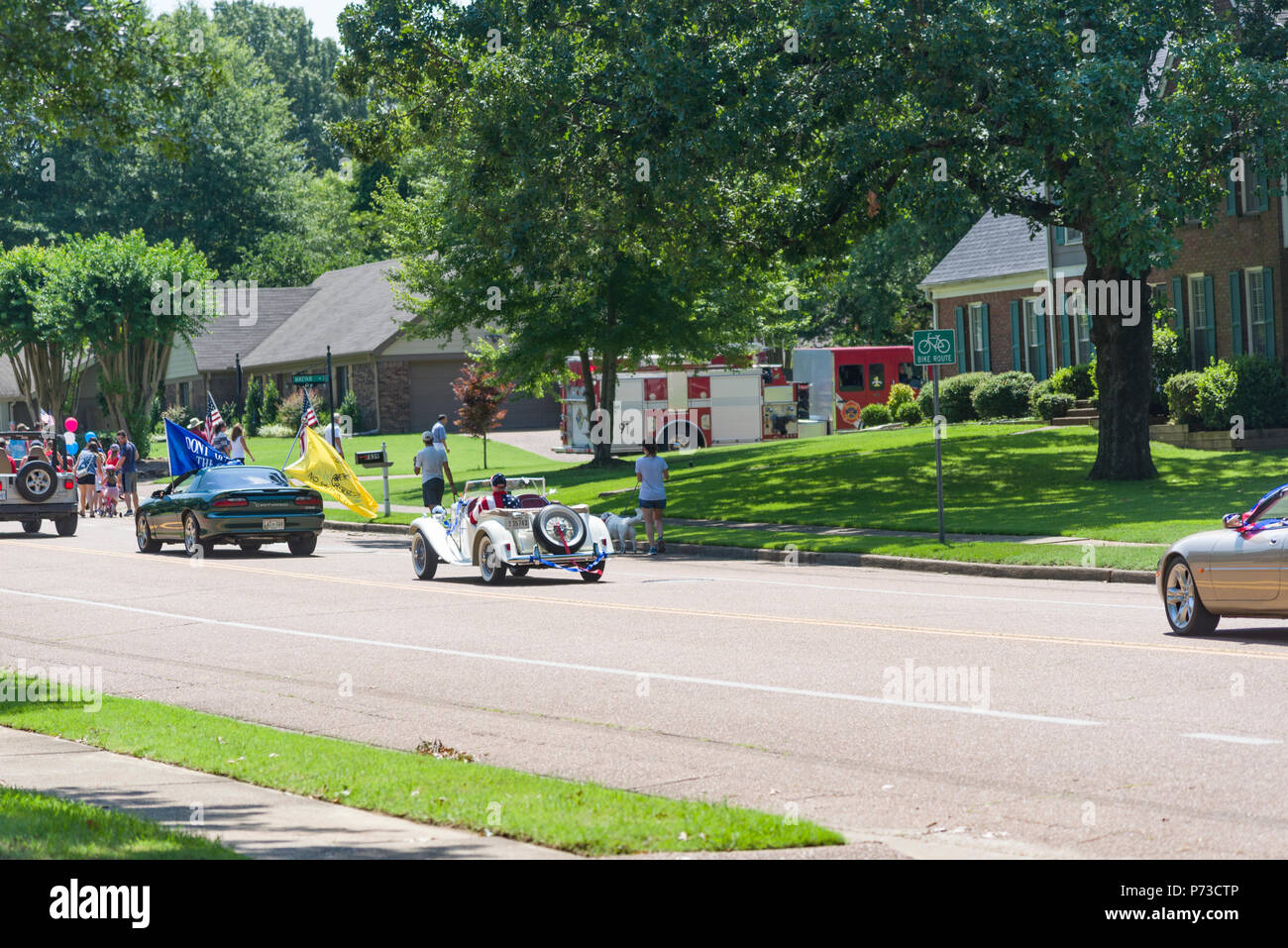 Germmantown, USA. Juli 4,2018. Germmantown, TN USA. Nachbarschaft Parade. 2018. Genießen Sie die am 4. Juli. Tag der Unabhängigkeit USA. Familien und Freunde genießen Sie die Feier mit den Farben, Cabrios und kühle Brise. Temp in den 90er Jahren (35 c) Credit: Gary Culley/Alamy leben Nachrichten Stockfoto