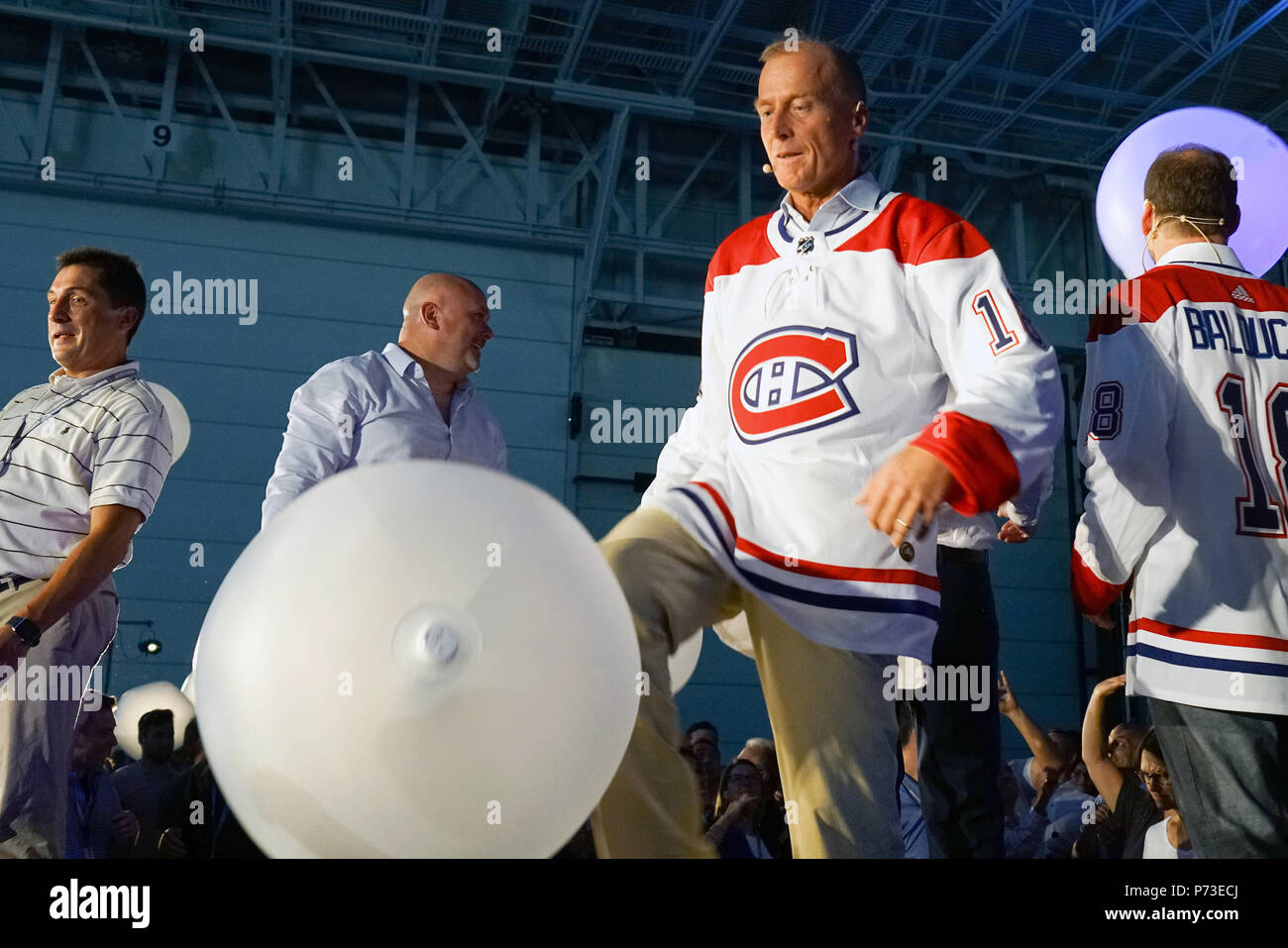 Mirabel, Kanada, 4. Juli 2018. Airbus CEO Tom Enders treten eine Kugel in die Masse nach Ankündigung der Partnerschaft von Airbus und der C-Serie von Bombardier jet. Credit: Mario Beauregard/Alamy leben Nachrichten Stockfoto