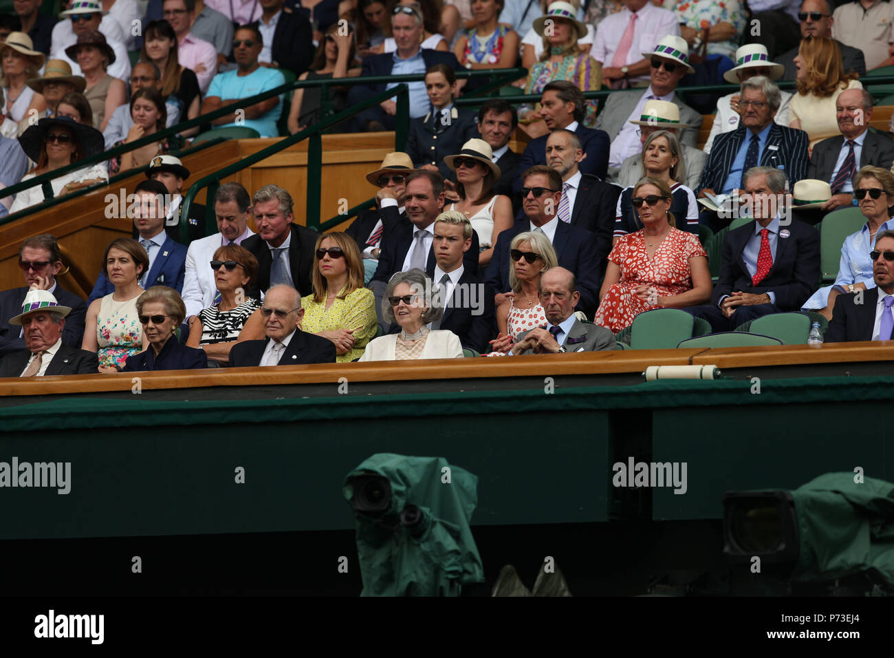 LONDON, ENGLAND - 04. Juli: Poulter und Mutter Caroline an Tag drei des Wimbledon Tennis Meisterschaften bei den All England Lawn Tennis und Croquet Club am 4. Juli 2018 in London, England Personen: Poulter und Mutter Caroline Stockfoto