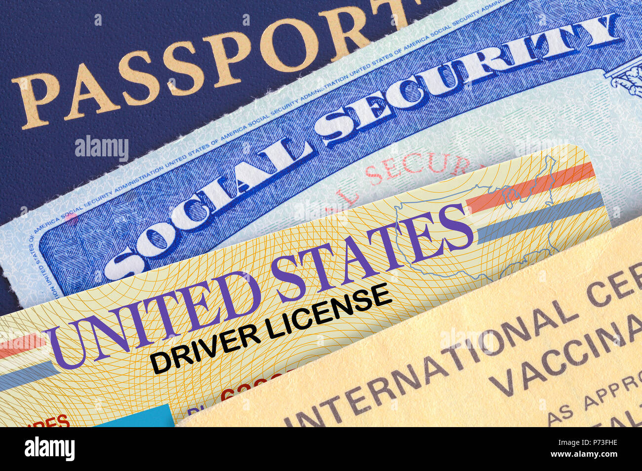 USA Reisepass mit Social Security Card, Führerschein und Geschossen. Stockfoto